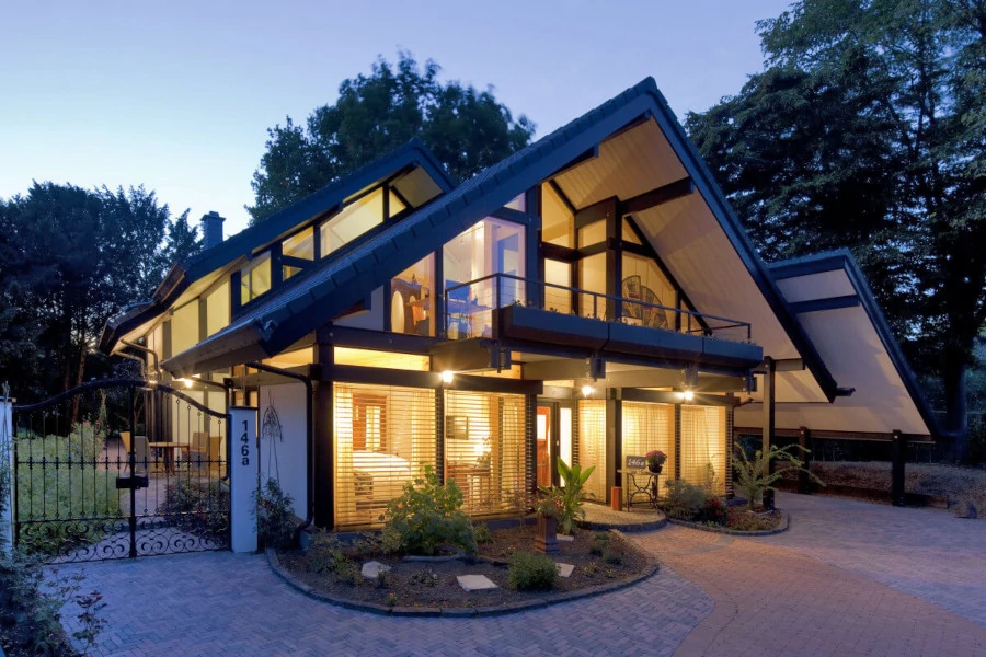 house with gorgeous modern lighting
